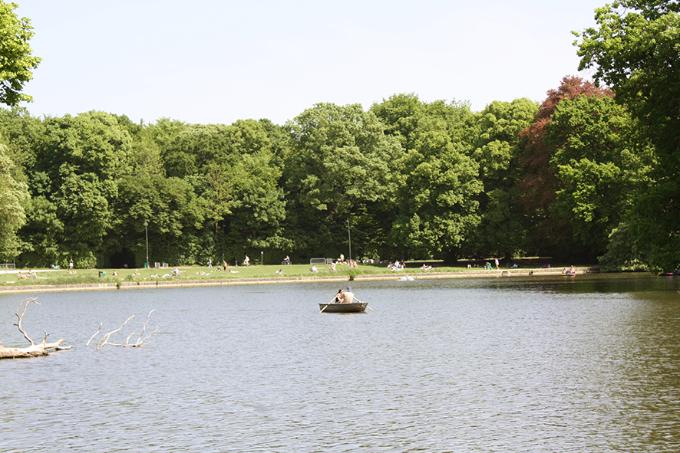 lac du Bois de la Cambre avec barque