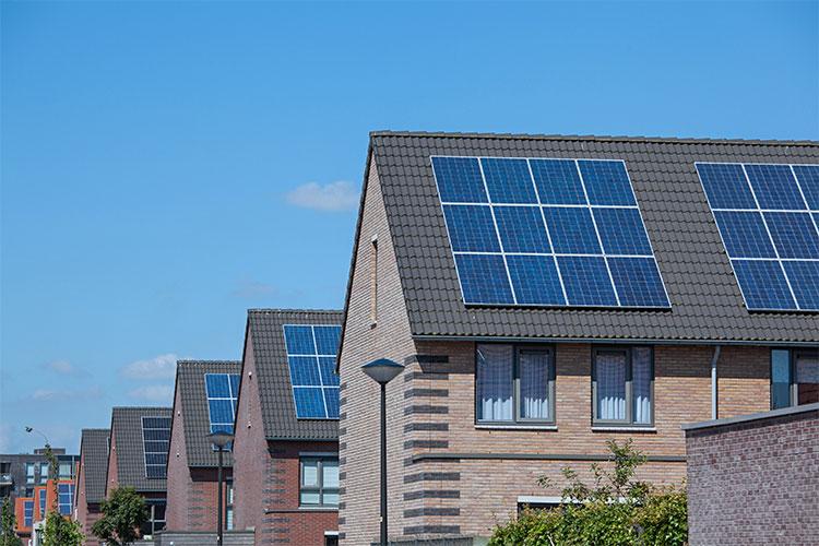 Huizen met zonnepanelen