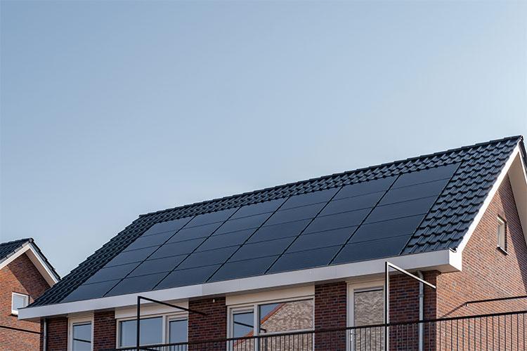 Dak met zonnepanelen