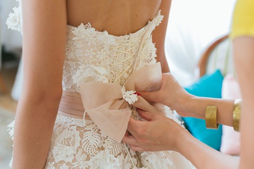 checklist huwelijk: trouwkleed passen